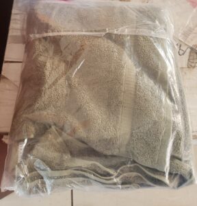 Wrong color of towels-09-11-26 Ebay Seller clutchretailusa